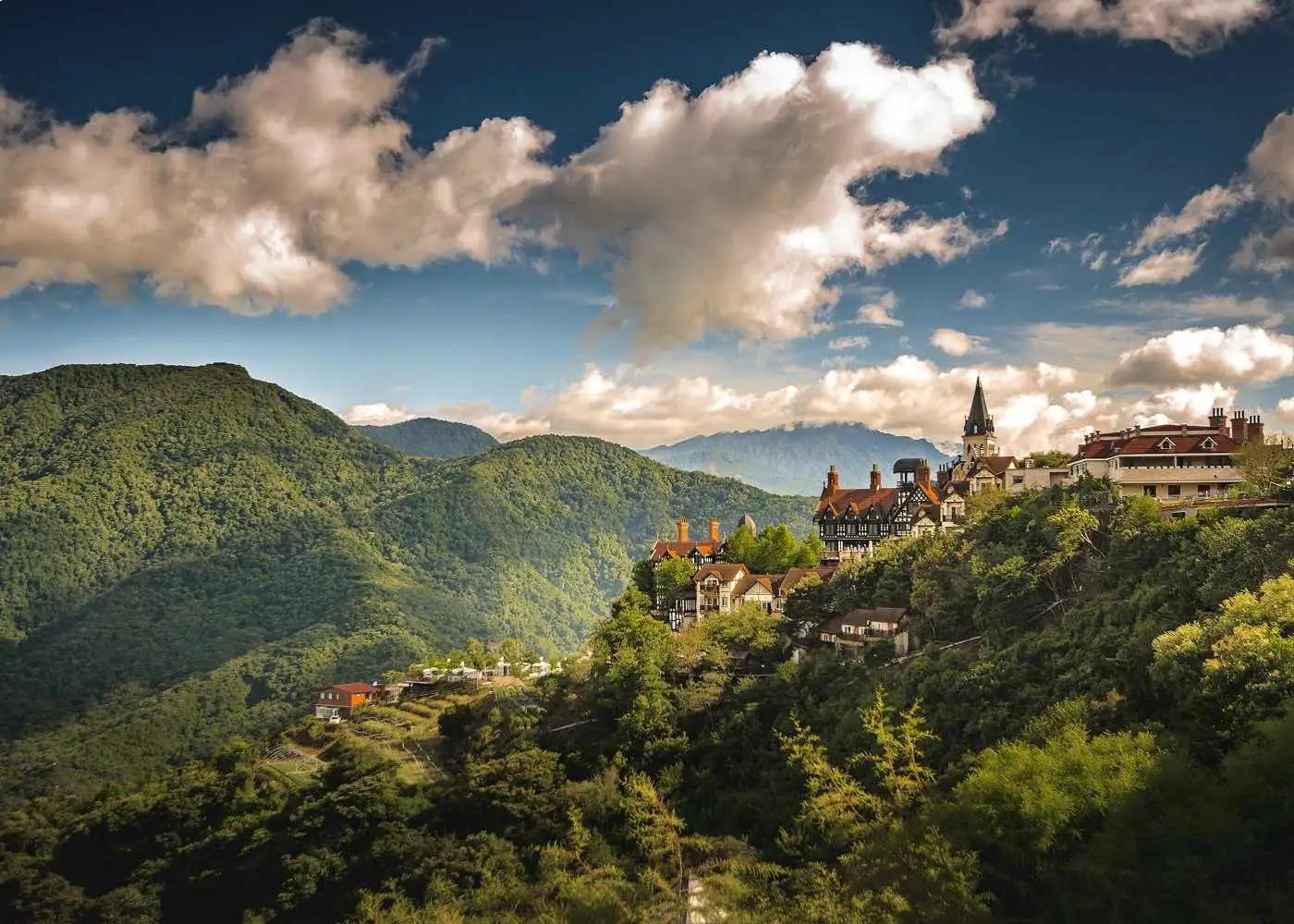 th Visiting? 10 Reasons This Gem